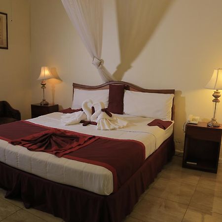 Executive Airport Hotel 엔테베 외부 사진