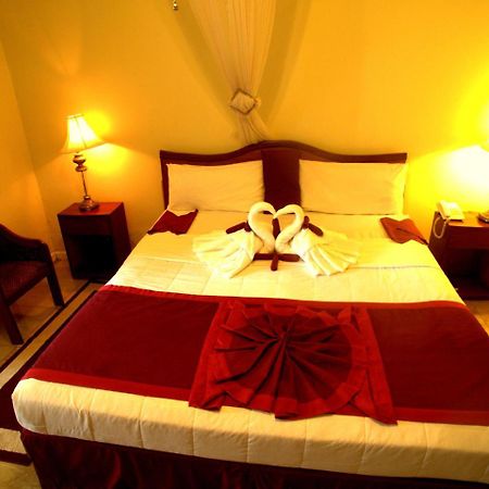 Executive Airport Hotel 엔테베 외부 사진