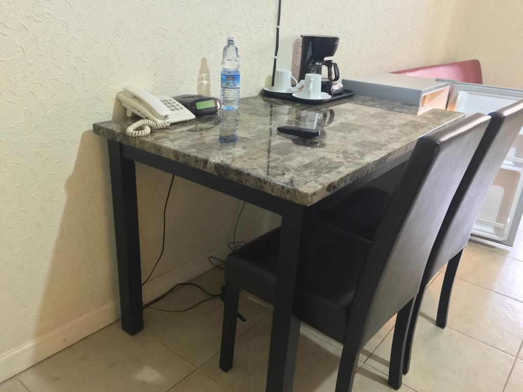 Executive Airport Hotel 엔테베 외부 사진