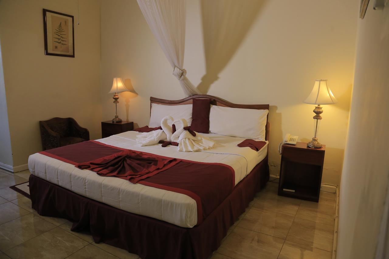 Executive Airport Hotel 엔테베 외부 사진