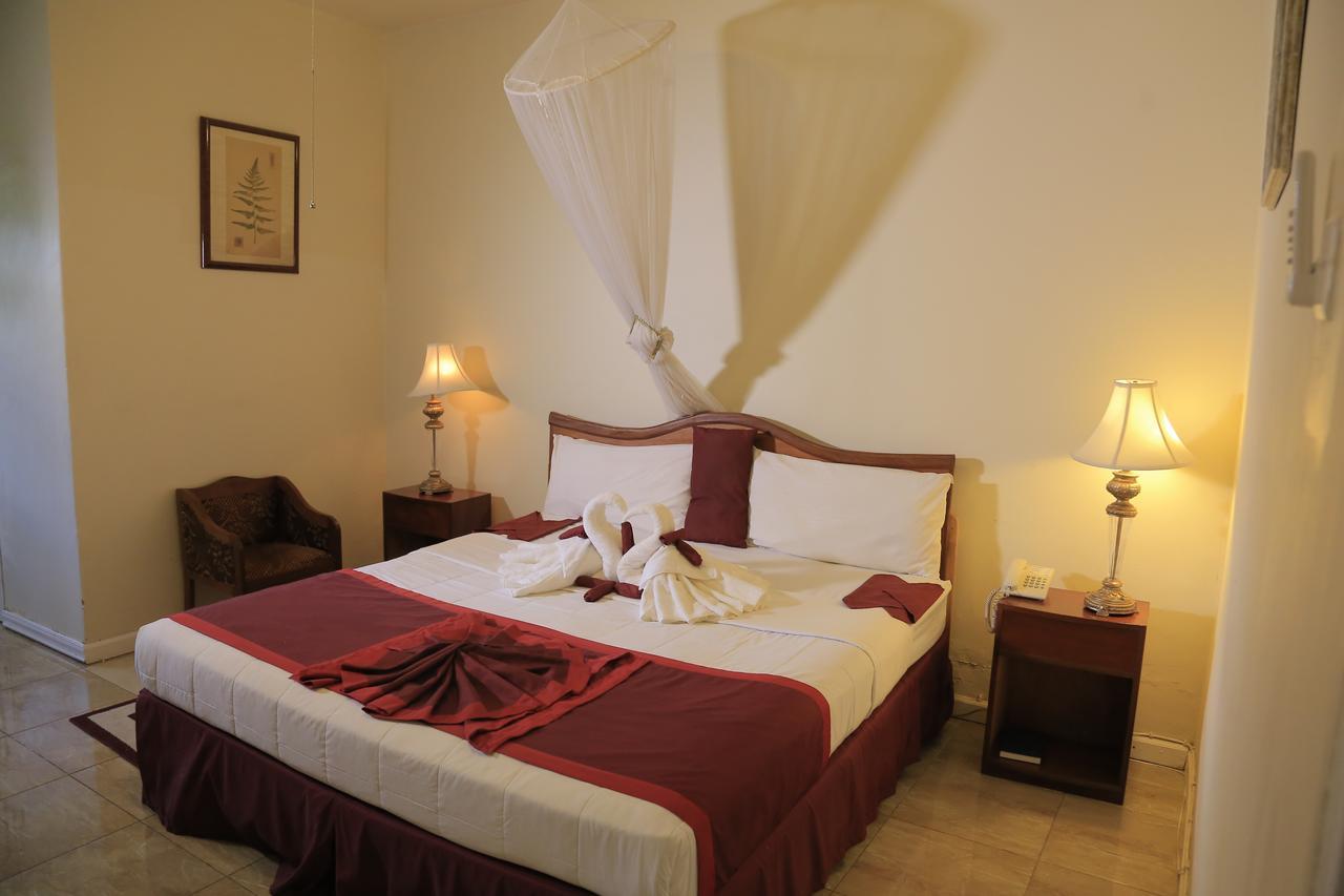 Executive Airport Hotel 엔테베 외부 사진