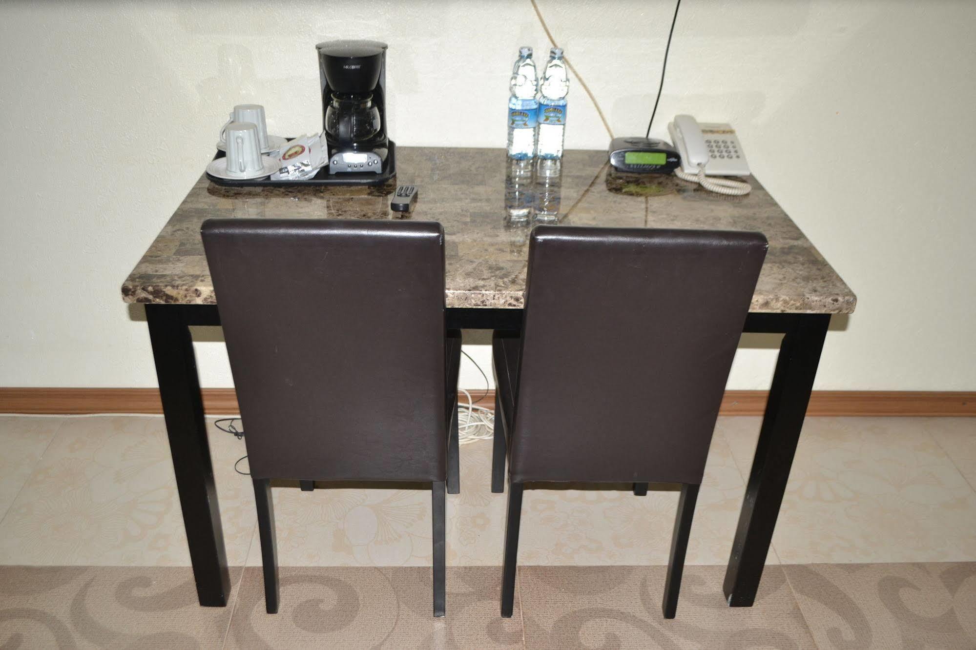 Executive Airport Hotel 엔테베 외부 사진