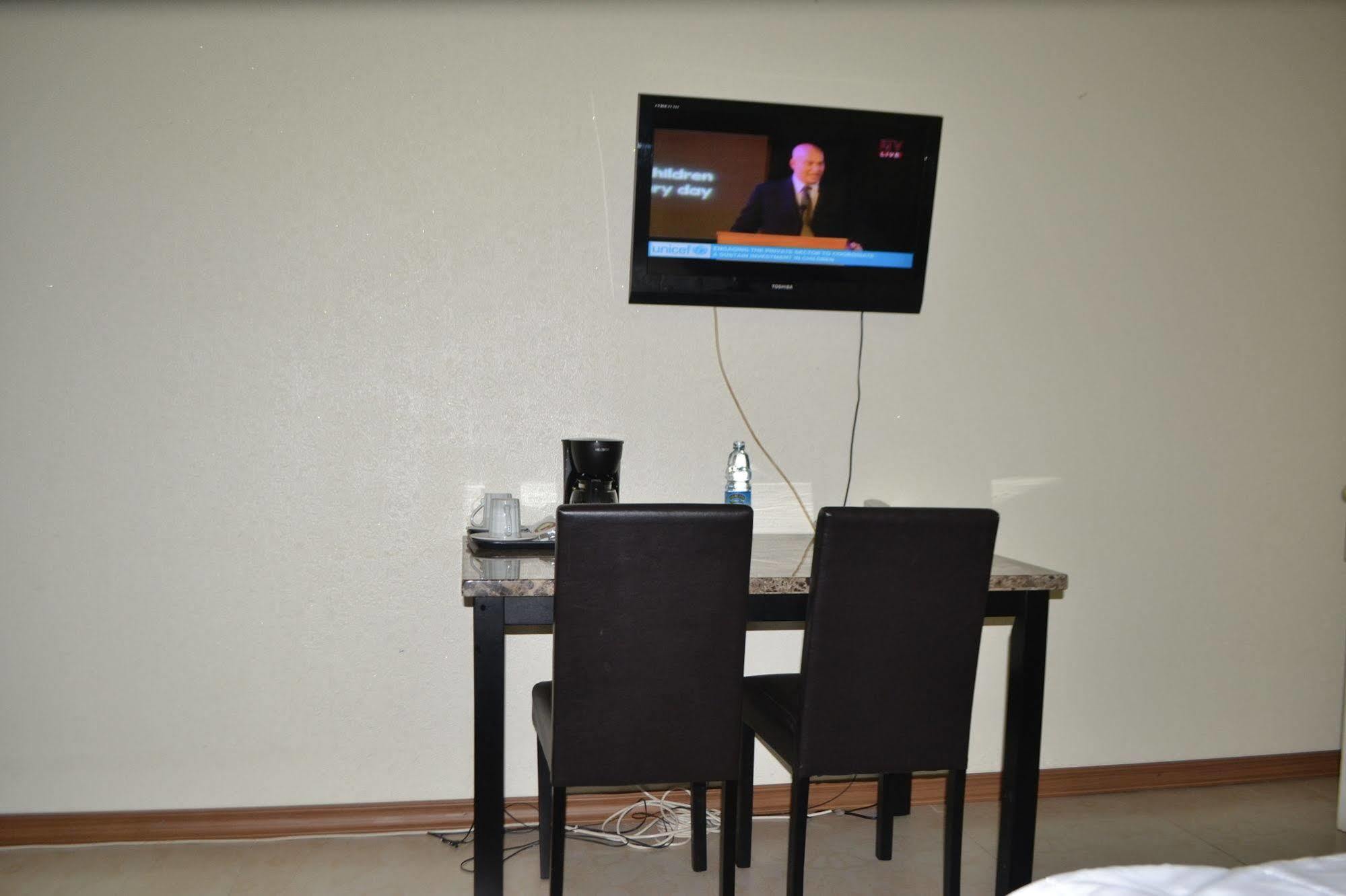 Executive Airport Hotel 엔테베 외부 사진