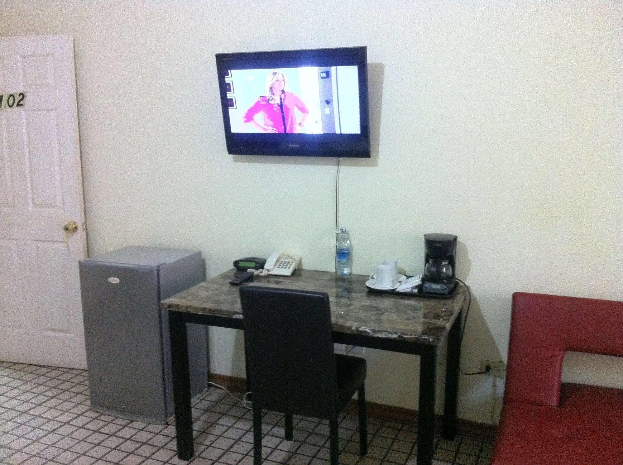 Executive Airport Hotel 엔테베 외부 사진