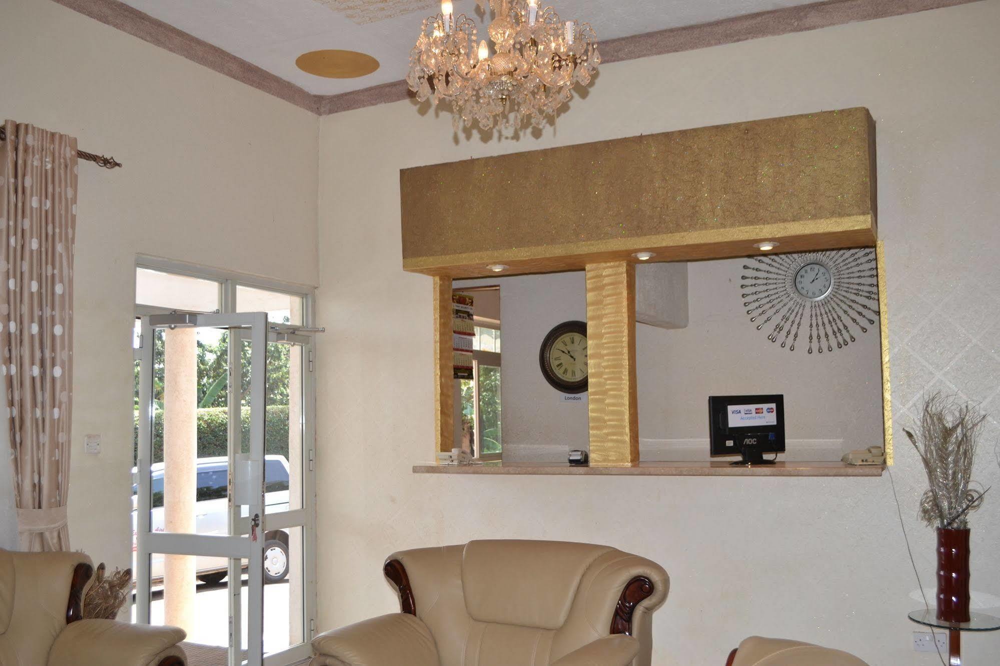 Executive Airport Hotel 엔테베 외부 사진