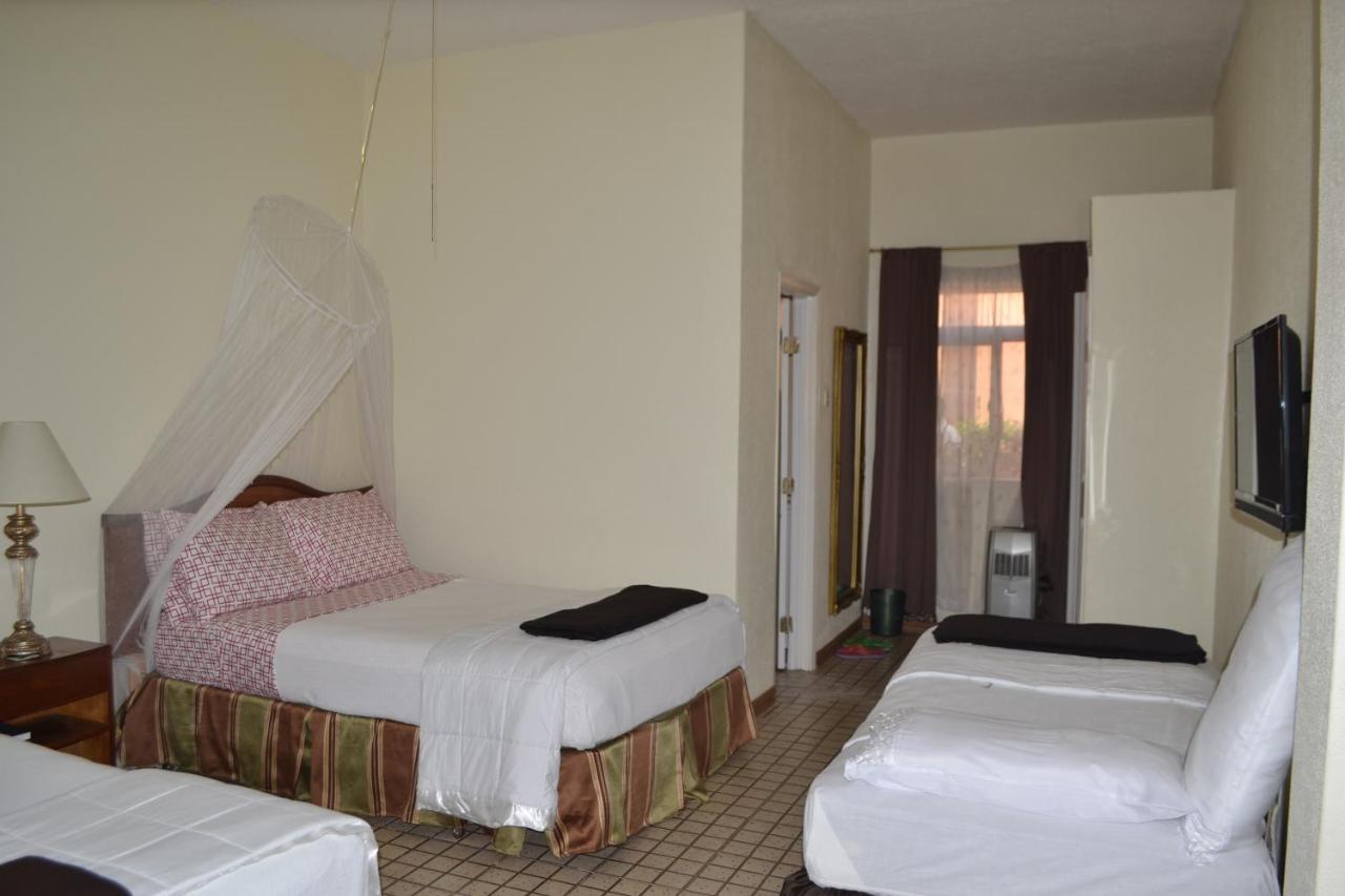 Executive Airport Hotel 엔테베 외부 사진