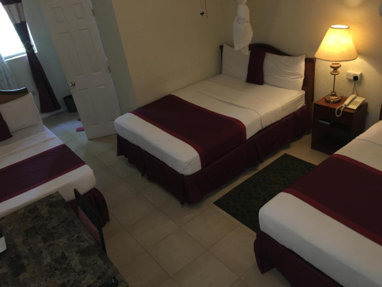 Executive Airport Hotel 엔테베 외부 사진