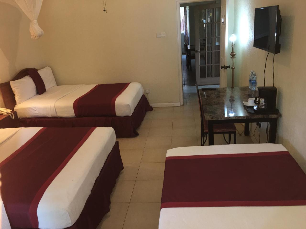 Executive Airport Hotel 엔테베 외부 사진